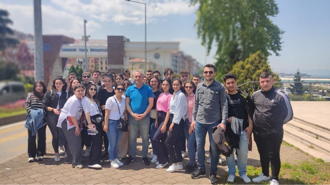 Okulumuz Rehberlik Servisi tarafından organize edilen 12. ve 11. sınıflardaki örencilerimizle Trabzon da düzenlenen 7. KTU ve  Meslek Tanıtım Fuarına götürdük.