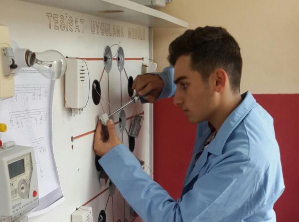 ELEKTRİK VE ELEKTRONİK TEKNOLOJİLERİ ALANININ AMACI